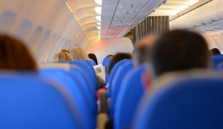 Επεισόδιο σε πτήση από Ρόδο για Αθήνα με επιβάτη που αρνούνταν να βάλει μάσκα