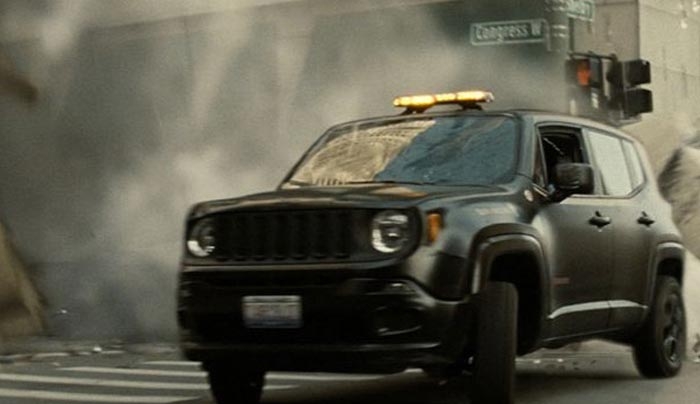 ΒΙΝΤΕΟ: O Batman οδηγεί το Jeep Renegade