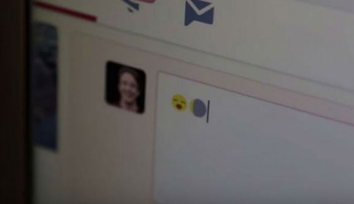 Τρελή ιδέα, αλλά χρήσιμη...Έφτιαξε πληκτρολόγιο μόνο για emoji (Βίντεο)