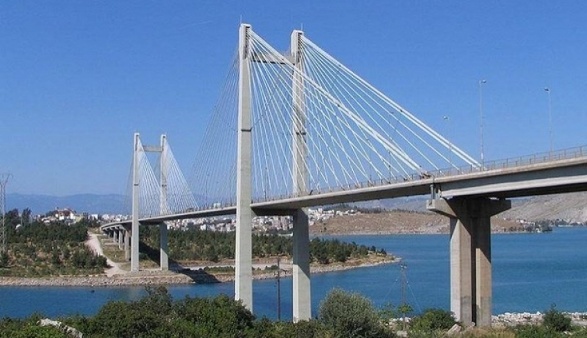 Σοκ: Οδηγός ταξί αυτοκτόνησε πέφτοντας από τη γέφυρα της Χαλκίδας