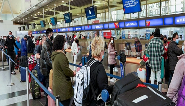 Χάος στα αεροδρόμια: Περίπου 6.300 πτήσεις ακυρώθηκαν σε όλο τον κόσμο τα Χριστούγεννα λόγω Ομικρον