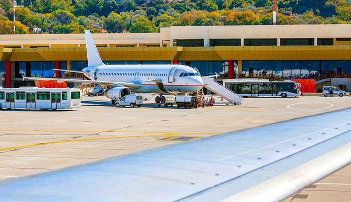 INSETE: Οι διεθνείς αεροπορικές αφίξεις στα αεροδρόμια των Δωδεκανήσων ανήλθαν σε 1,2 εκατ