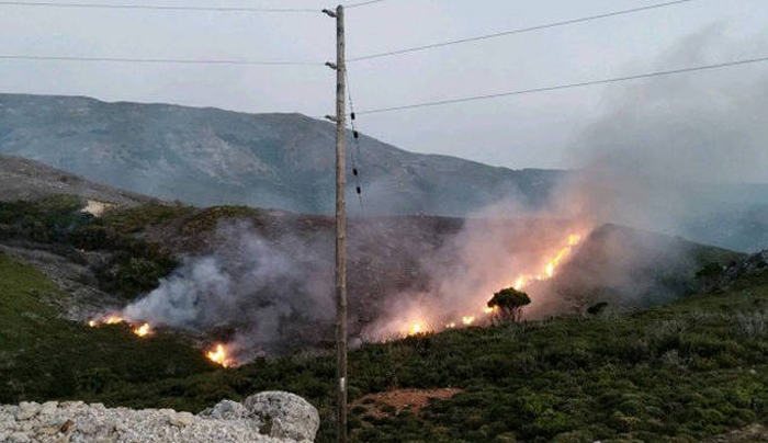 «Μάχη» με τις φλόγες για δεύτερη ημέρα στα Χανιά (βίντεο)