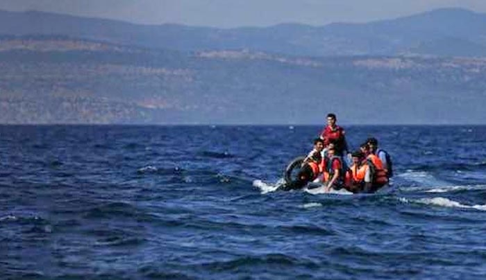 Σκάφος με 300 πρόσφυγες έφτασε στη Λέρο