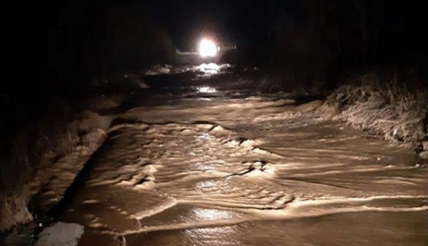 Κακοκαιρία: Υπερχείλισε ο Γαλλικός Ποταμός στην Θεσσαλονίκη -Κλείνει επαρχιακός δρόμος, στήθηκαν οδοφράγματα
