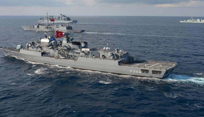 Ελληνική φρεγάτα παρακολουθεί πλοίο που μεταφέρει όπλα στη Λιβύη