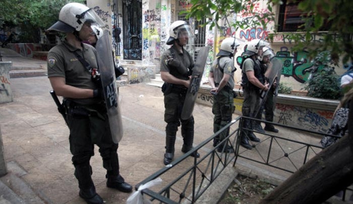 Τόσκας: 65 αστυνομικοί σάρωσαν τα Εξάρχεια! Τέτοια επιχείρηση είχε να γίνει 30 χρόνια