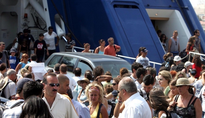 Oι Έλληνες δεν μπορούν να αντέξουν οικονομικά τις διακοπές- «Ακριβή απόλαυση»