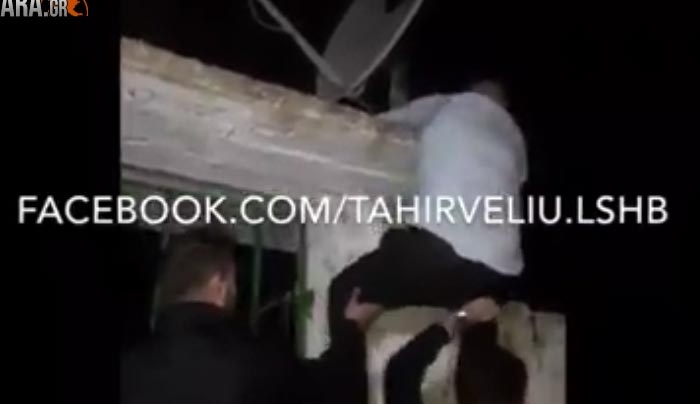 Βίντεο: Εισέβαλαν στη Χειμάρρα σε σπίτι και κατέβασαν την ελληνική σημαία