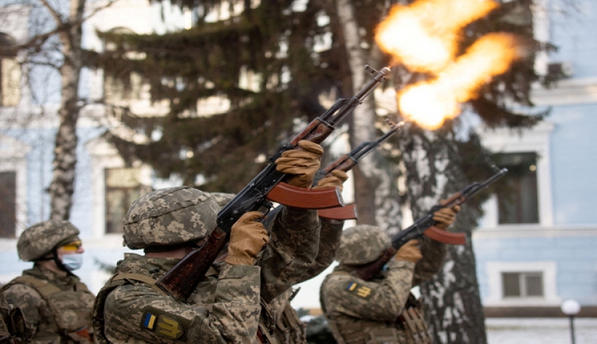Ουκρανία: Τύμπανα πολέμου από τη Μόσχα – Ενωμένο μέτωπο Δύσης παρά την γκάφα Μπάιντεν