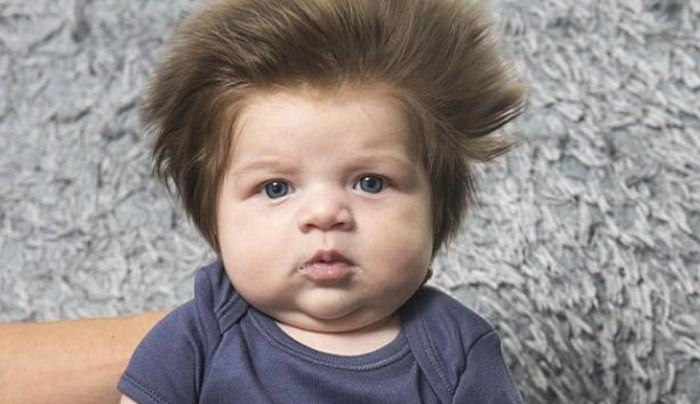 Το μωρό με τα πολλά μαλλιά, θα σου κλέψει την καρδιά! (Φωτό &amp; Βίντεο)
