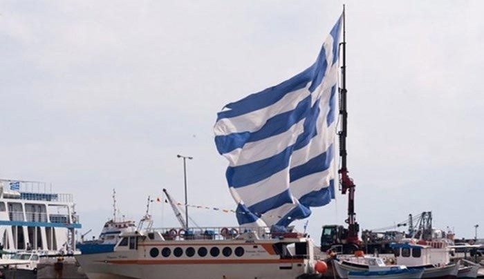 Η μεγαλύτερη ελληνική σημαία υψώθηκε στην Κάλυμνο - ΒΙΝΤΕΟ - ΦΩΤΟ