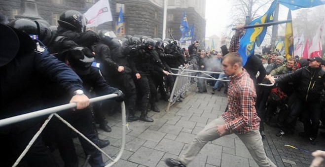 Ουκρανία: Aποχωρήστε από το υπουργείο Δικαιοσύνης λεει η κυβέρνηση στους καταληψίες