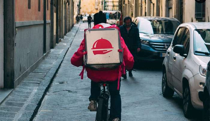 Το delivery αλλάζει συνήθειες και επιχειρηματικά μοντέλα – Πώς γίνονται οι παραγγελίες και η παράδοση