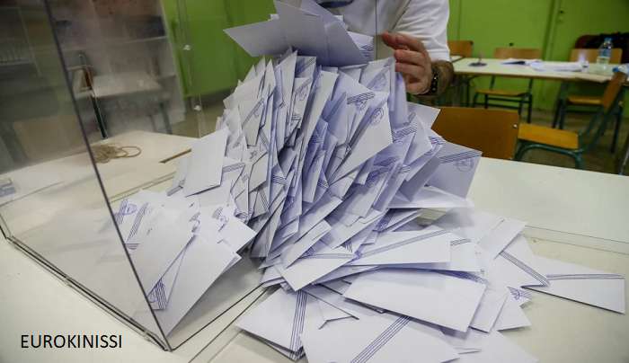 Νέα δημοσκόπηση: Πάνω από 8% η «ψαλίδα» ΝΔ-ΣΥΡΙΖΑ, στο 14% το ΠΑΣΟΚ - Ανησυχία για τις τουρκικές προκλήσεις