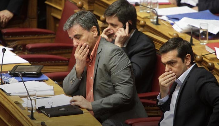 Aμηχανία σε βουλευτές ΣΥΡΙΖΑ μετά τον «πάγο» για χρέος και QE