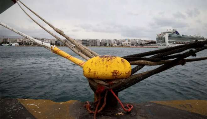 Δεμένα τα πλοία σε πολλά λιμάνια, λόγω θυελλωδών ανέμων
