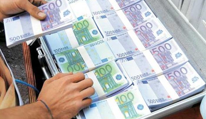 «Χάθηκαν» καταθέσεις 4 δισ. ευρώ από τις τράπεζες