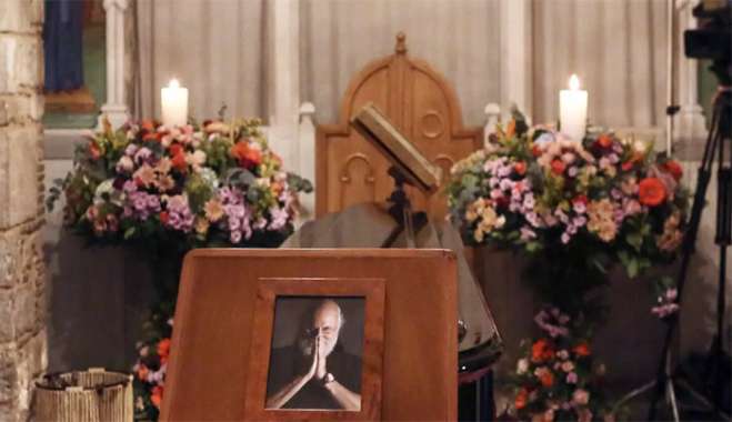 Διονύσης Σαββόπουλος: Στο παρεκκλήσι της Μητρόπολης Αθηνών η σορός του για το λαϊκό προσκύνημα