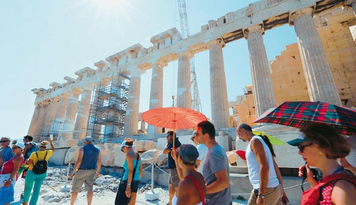32 εκατομμύρια τουρίστες φέτος στην Ελλάδα