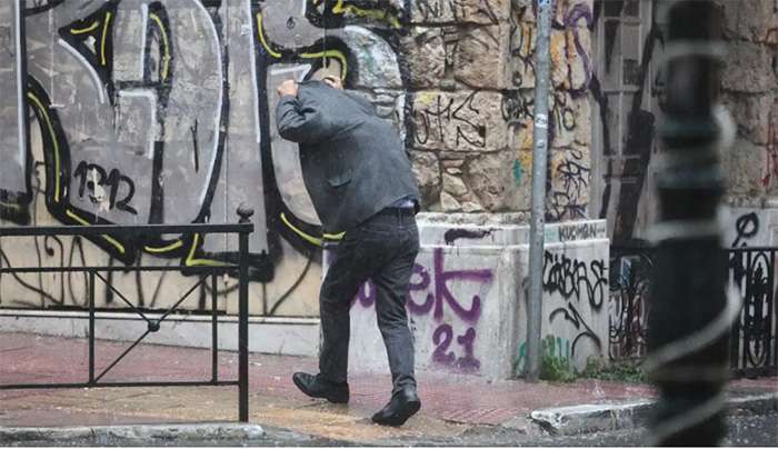 Καιρός σήμερα: Ασταμάτητη η κακοκαιρία σε Θράκη, ανατολικό Αιγαίο και Δωδεκάνησα – Στους 23 βαθμούς η θερμοκρασία