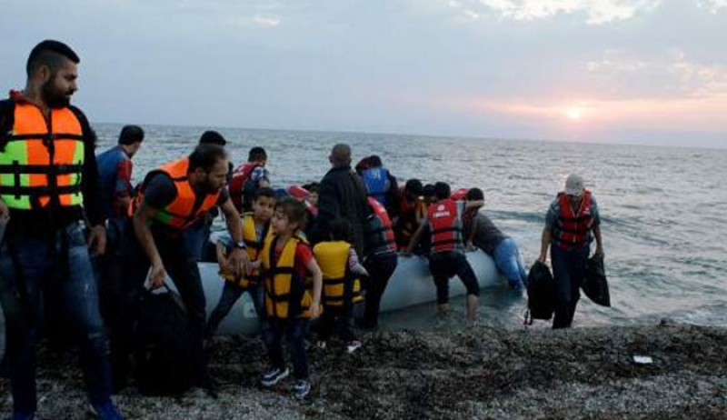 Βουλιάζει στους πρόσφυγες η Λέσβος, παραδοχή Βίτσα: Οριακή κατάσταση