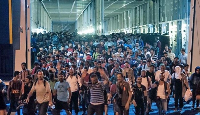 Πάνω από 3.600 πρόσφυγες στο λιμάνι του Πειραιά