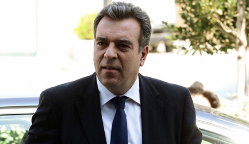 ΜΑΝΟΣ ΚΟΝΣΟΛΑΣ: «Ένας πρόθυμος για όλα Πρωθυπουργός, ετοιμάζεται να υπογράψει συμφωνία για τη μεταφορά παράνομων μεταναστών στην Ελλάδα και παράλληλα δεσμεύεται για την οριστική κατάργηση το Δεκέμβριο των μειωμένων συντελεστών ΦΠΑ στα 5 νησιά του Αιγ