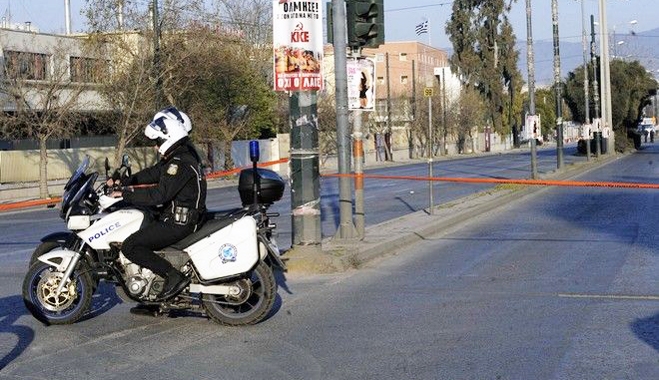 Τραγωδία στην Πέτρου Ράλλη. Όχημα έπεσε σε στάση λεωφορείου