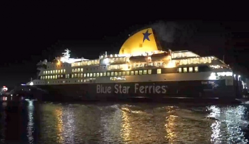 Ποδαρικό στο λιμάνι του Πειραιά για το νέο έτος το Blue Star Delos (vid)