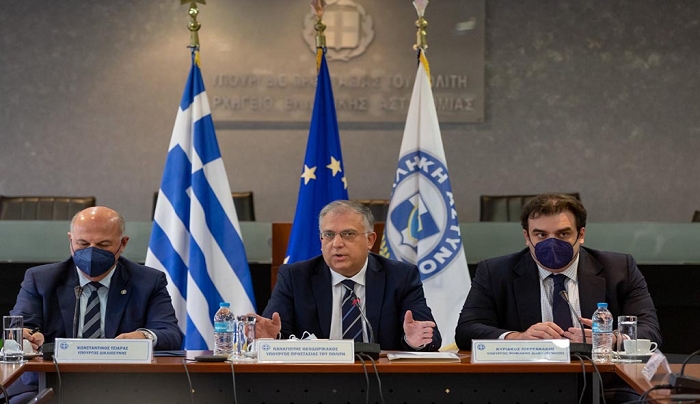 e-mail αντί για δικαστικούς επιμελητές – Απελευθερώνονται 1.500 αστυνομικοί