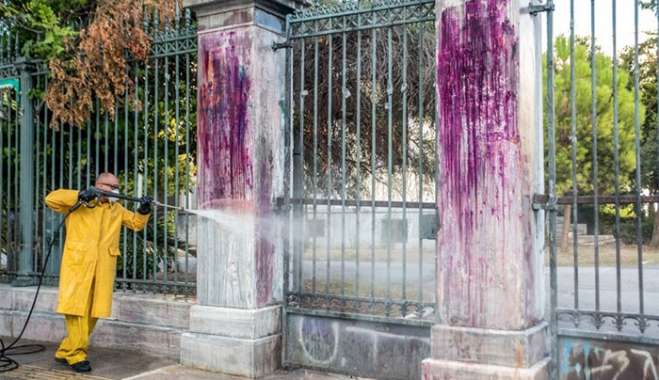 Πώς θα πληρώνουν οι φοιτητές τα «σπασμένα» στα πανεπιστήμια