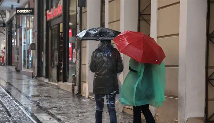 Καιρός σήμερα: Βροχές και καταιγίδες σε όλη τη χώρα με χιόνια στα ορεινά – Ισχυροί άνεμοι έως 8 μποφόρ