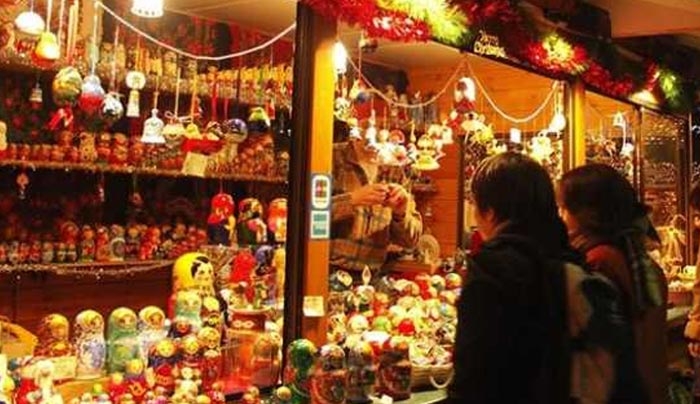 ΕΝΦΙΑ, τέλη κυκλοφορίας και capital controls ρίχνουν βαριά σκιά στις χριστουγεννιάτικες αγορές