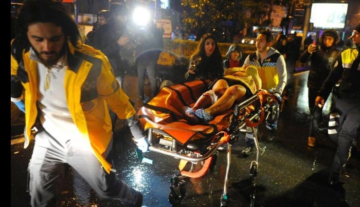 Κωνσταντινούπολη: Ανατριχιαστικό βίντεο με τον φονιά Άγιο Βασίλη! Τουλάχιστον 39 νεκροί