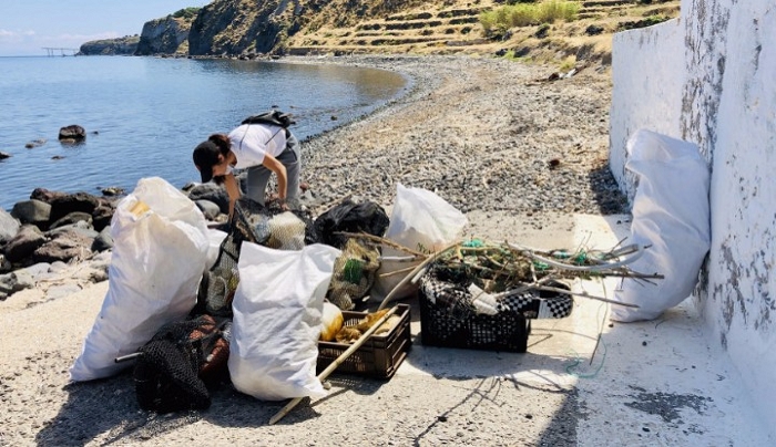 Στη Νίσυρο τα πλαστικά σκουπίδια μετατρέπονται σε πρώτη ύλη