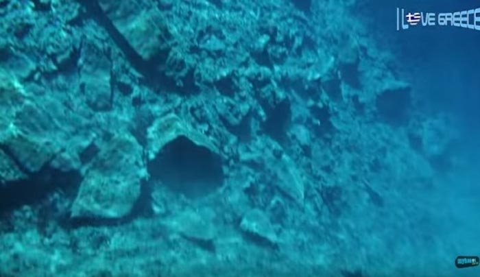 Μαγεία! Υποβρύχια “ξενάγηση” στη λίμνη Μελισσάνη της Κεφαλονιάς - BINTEO