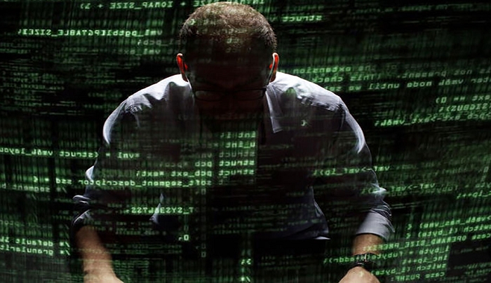 Χάκερς αδειάζουν λογαριασμούς – Μαζικές «επιθέσεις» σε κάρτες και web-banking