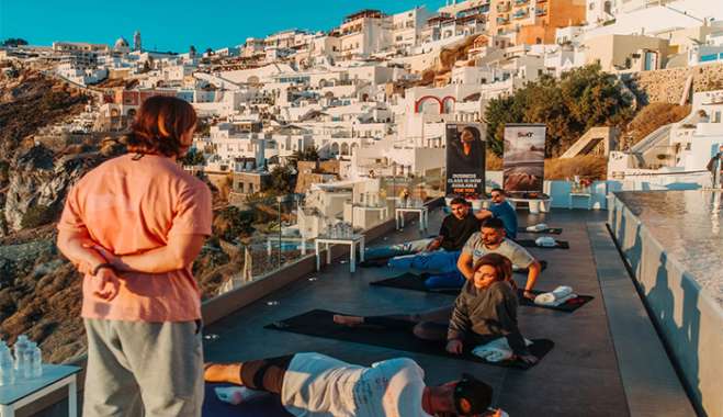 Η SIXT μετέτρεψε το Santorini Experience 2025  σε μια διαδρομή γεμάτη εμπειρίες