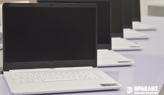 Η «ΛΑΒΑ» εξοπλίζει με νέους ηλεκτρονικούς υπολογιστές τους μαθητές του Γυμνασίου στη Νίσυρο