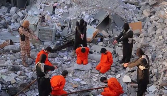 Νέο σκληρό βίντεο του ISIS: Μαζική εκτέλεση αιχμαλώτων από γαλλόφωνο Τζιχαντιστή (βίντεο)