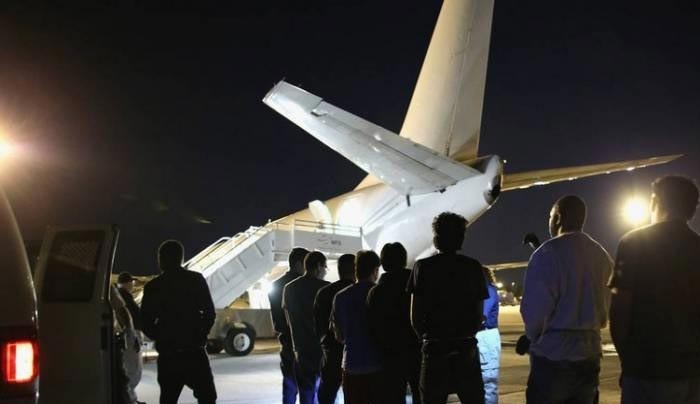 Έκτακτα μέτρα για την απομάκρυνση των μεταναστών - Η Ιταλία προχώρησε στις πρώτες μαζικές απελάσεις με πτήσεις τσάρτερ