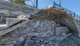 Τουρίστρια έπεσε από κατεστραμμένη σκάλα στον παραλιακό Κεφάλου… Παρέμβαση υπευθύνων ζητούν οι κάτοικοι