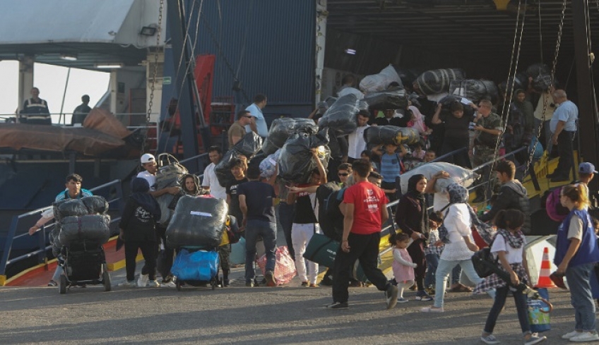 Κιλκίς: Τα πρώτα λεωφορεία με πρόσφυγες και μετανάστες έφθασαν στη δομή φιλοξενίας Νέας Καβάλας