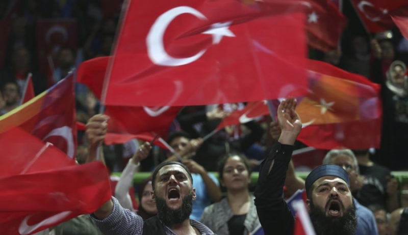Die Welt: Ύπουλα και επικίνδυνα παιχνίδια του Ερντογάν με τους μουσουλμάνους στα Βαλκάνια