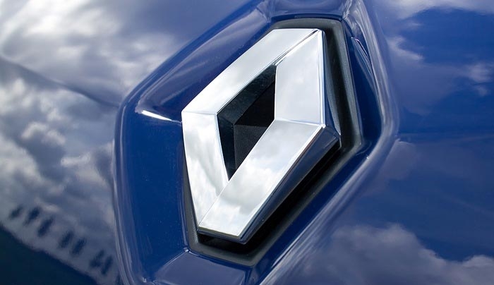 Ανακαλεί 15.000 οχήματα η Renault