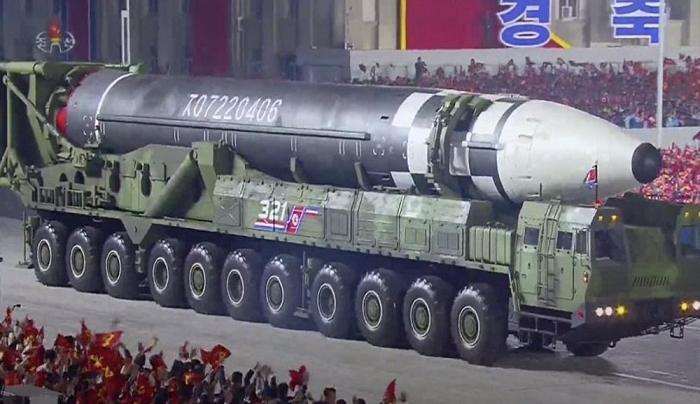 Βόρεια Κορέα: Παρουσίασε τον μεγαλύτερο βαλλιστικό πύραυλο για πρώτη φορά από το 2018