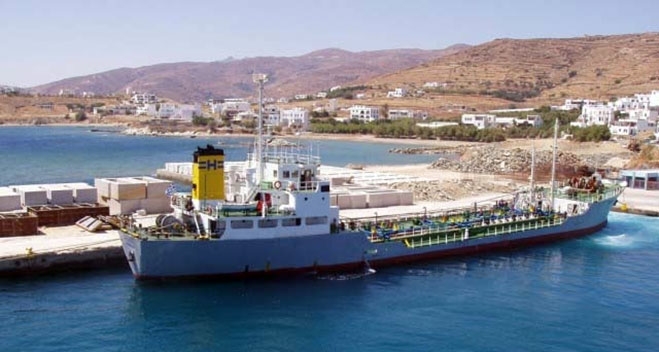 Χωρίς σταγόνα νερό κινδυνεύουν να μείνουν τα νησιά - Έδεσε τα πλοία του ο Χρήστος Ηλιακίδης