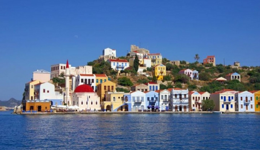Η «Daily Mail»... αποθεώνει τους εμβολιασμούς στην Ελλάδα: 60 νησιά Covid-free μέχρι το τέλος Απριλίου