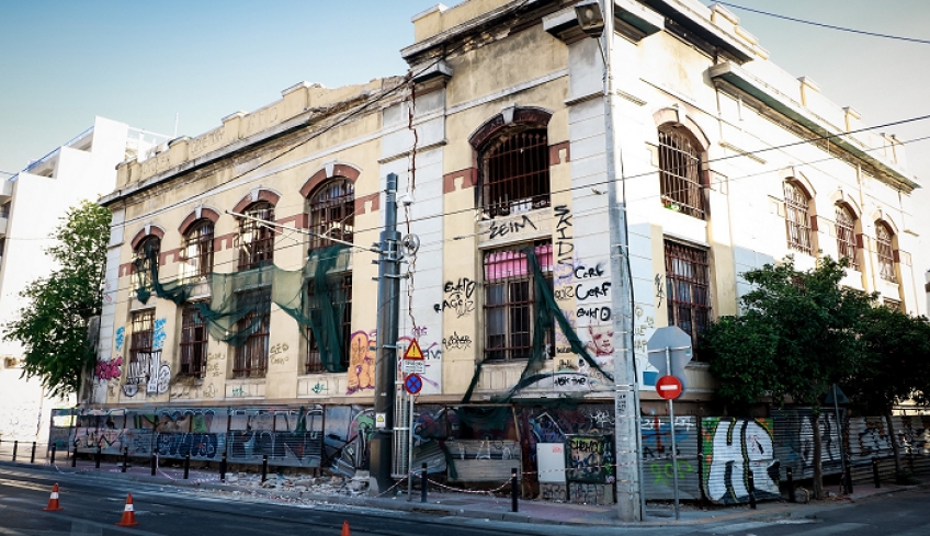 Εκατοντάδες τα κτίρια - «βόμβες» στην Αθήνα αλλά μόνο ένα έριξαν οι μπουλντόζες